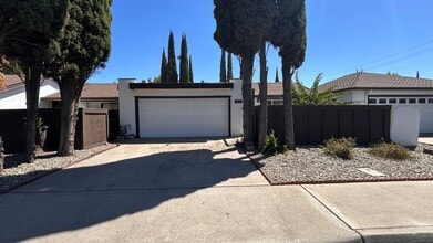 Building Photo - 2612 El Pasado Dr