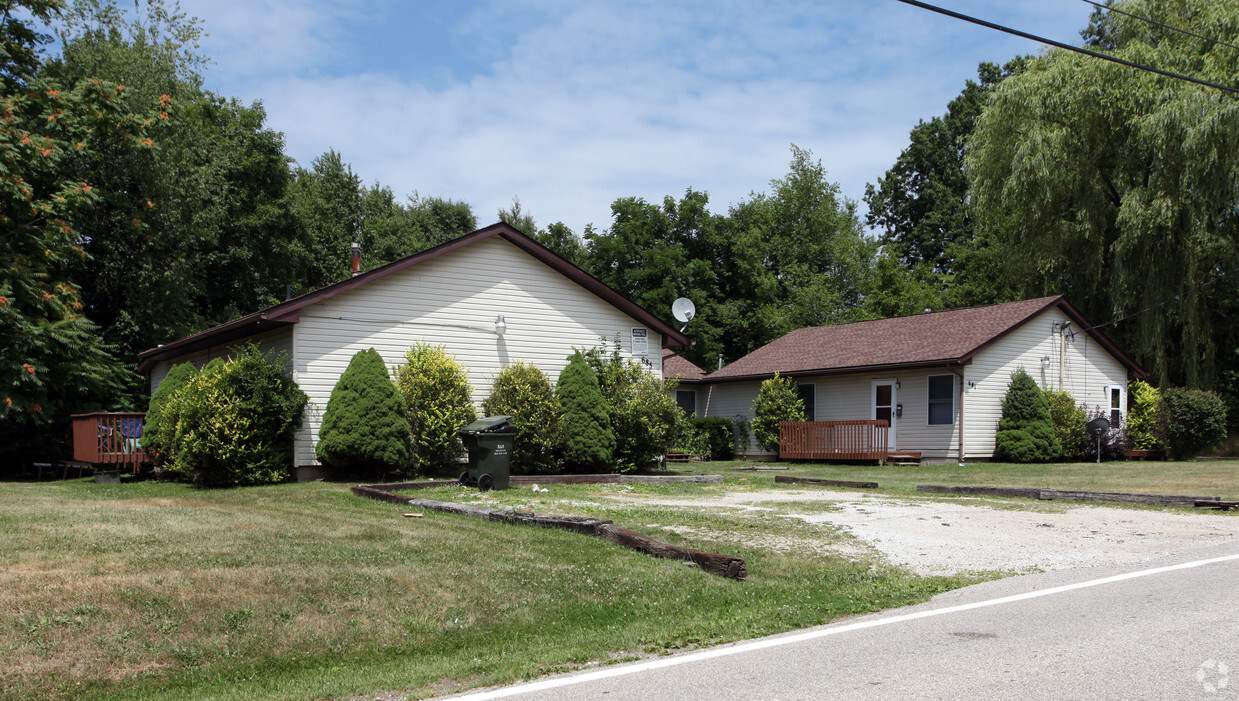 Building Photo - 681-685 Longcoy Ave