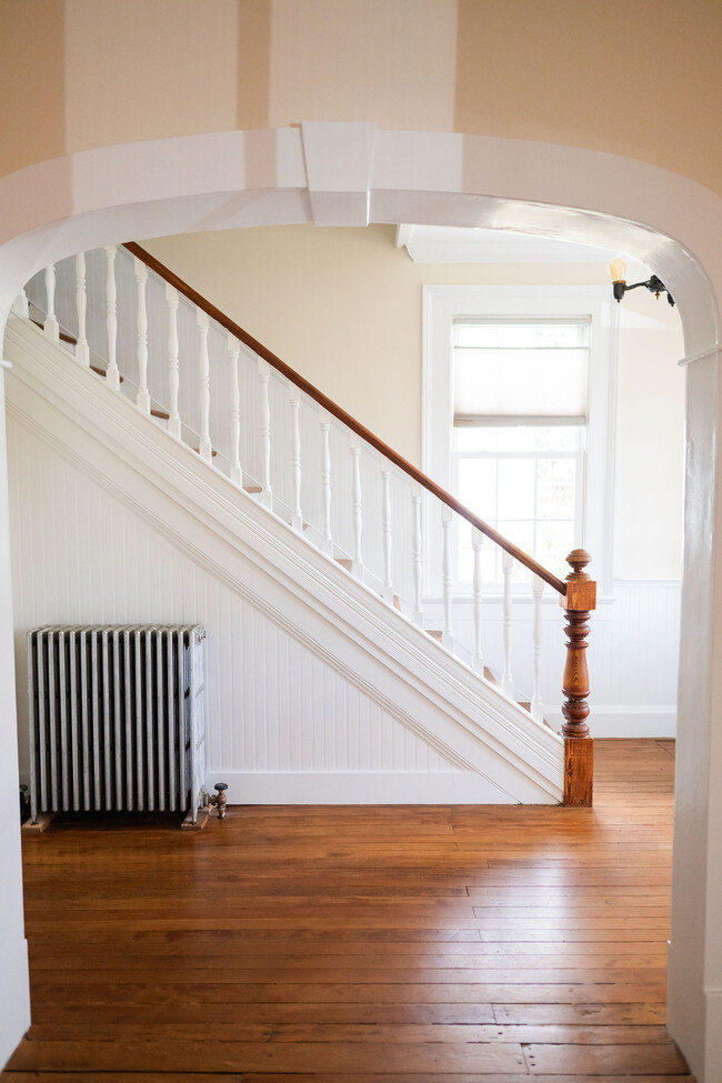 Photo - 208 9th St NW House