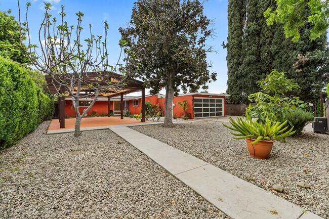 Foto del edificio - 6742 Sunny Brae Ave