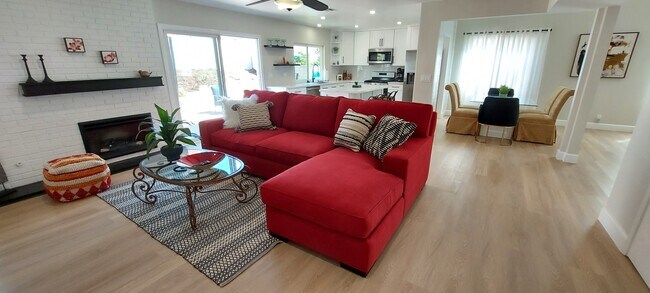 Foto del edificio - 3327 Rainbow Creek Cir
