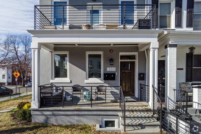 Entrada principal - 1200 Staples St NE