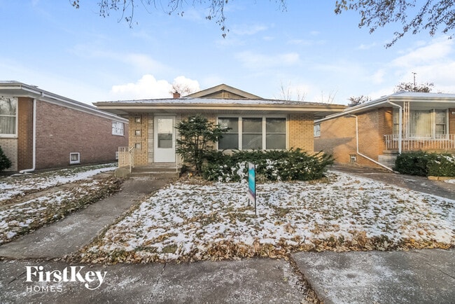 Building Photo - 15114 Oak St