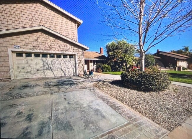 Building Photo - 1490 Sierra Madre Dr