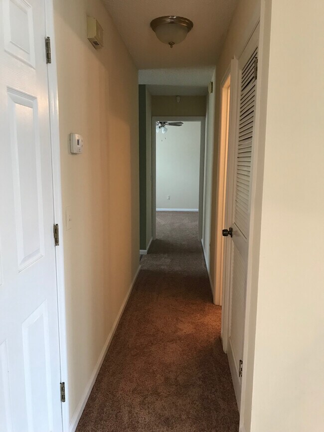 Building Photo - 2822 Rosehill Dr