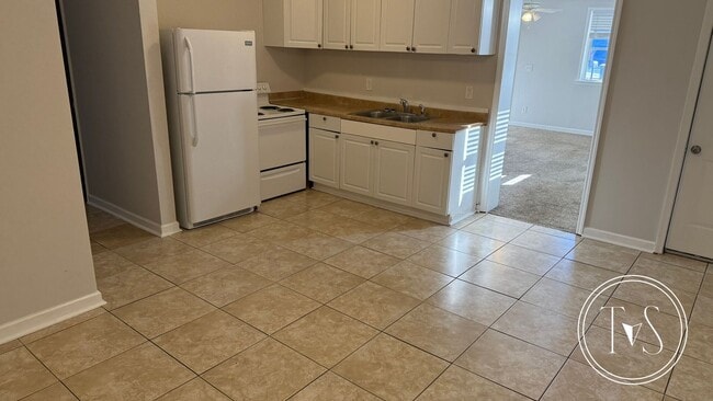Building Photo - WINTER MOVE-IN SPECIAL: $750 OFF 1st MONTH'S RENT!**