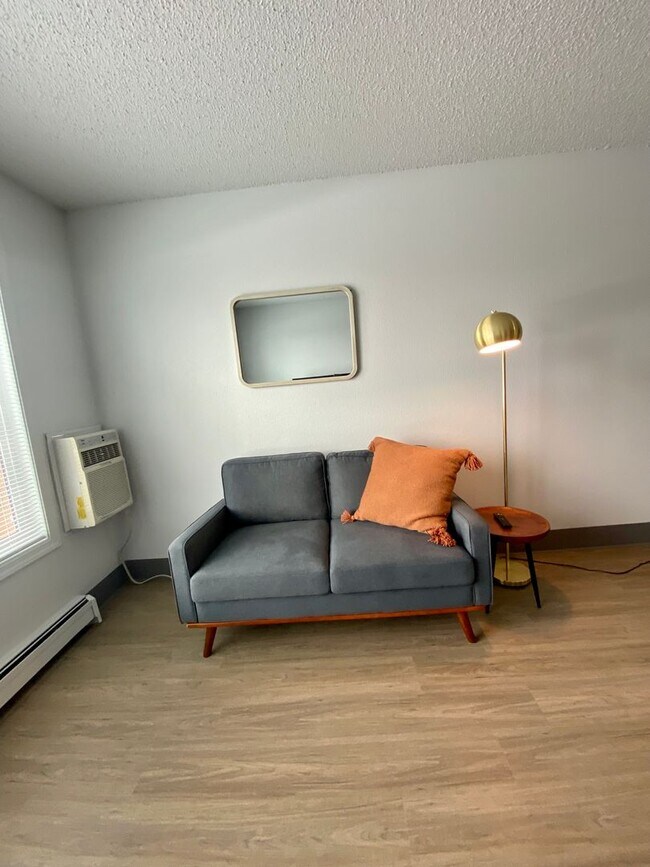 Foto del edificio - FURNISHED, 1 bed 1 bath in newly renovated...