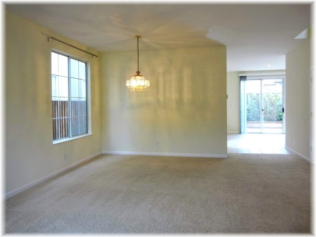 Building Photo - 840 Pitkin Loop