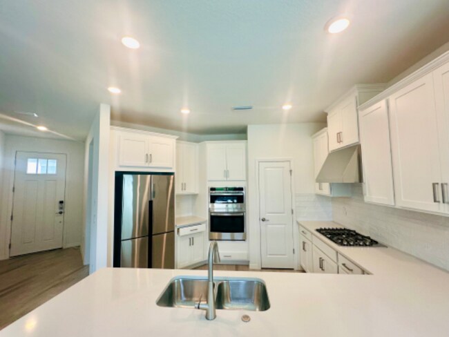 Building Photo - 5663 Equator Ct