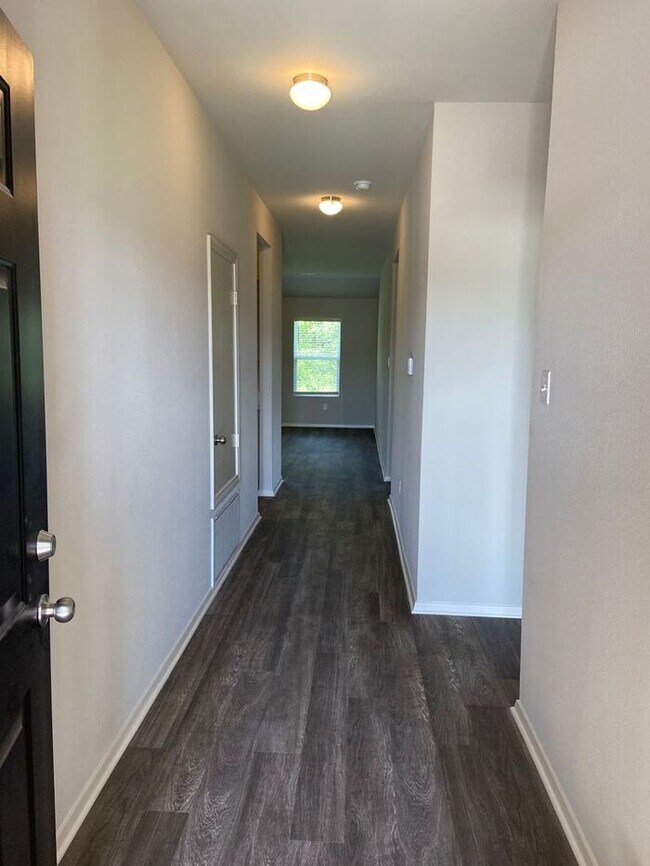Foto del edificio - BRAND NEW Three Bedroom | Two Bath Home in...