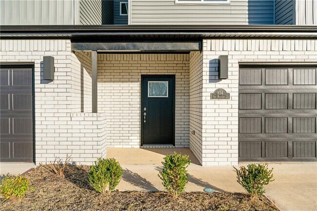 Building Photo - 654 Sun Meadows Loop