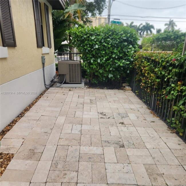 Building Photo - 843 S Ocean Blvd