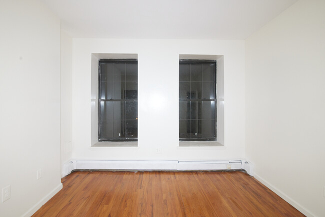 Building Photo - 450 Madison St