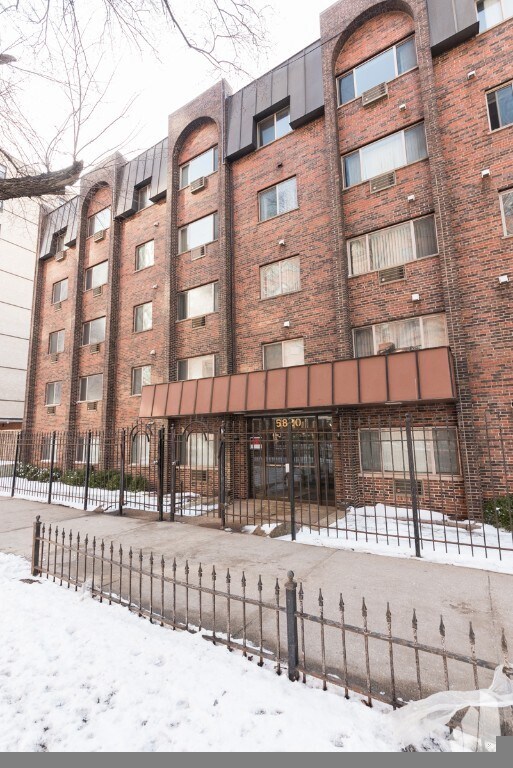 Foto del edificio - 5820 N Sheridan Rd