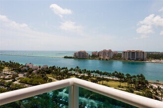 Building Photo - 300 South Pointe Dr