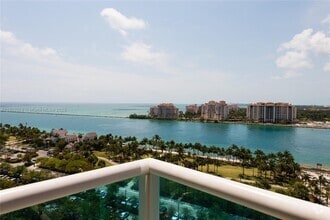 Building Photo - 300 South Pointe Dr