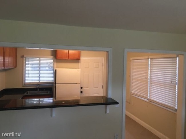 Building Photo - 2 br, 1 bath Apartment - 5973 Seminary Ave