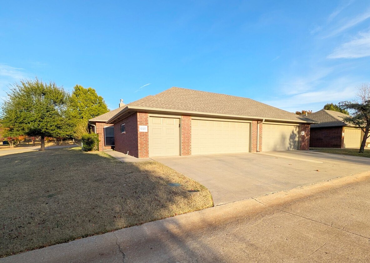 Foto principal - Neighborhood w/ all the Amenities