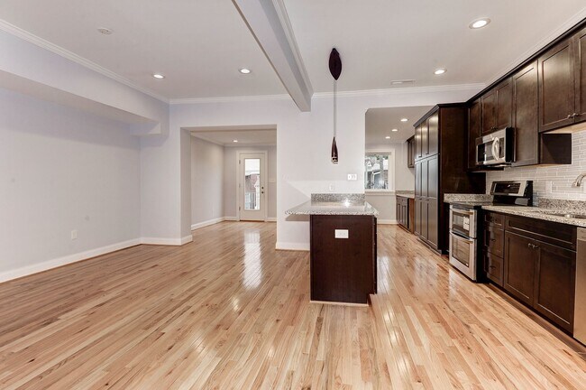 Kitchen - 1214 Park Rd NW