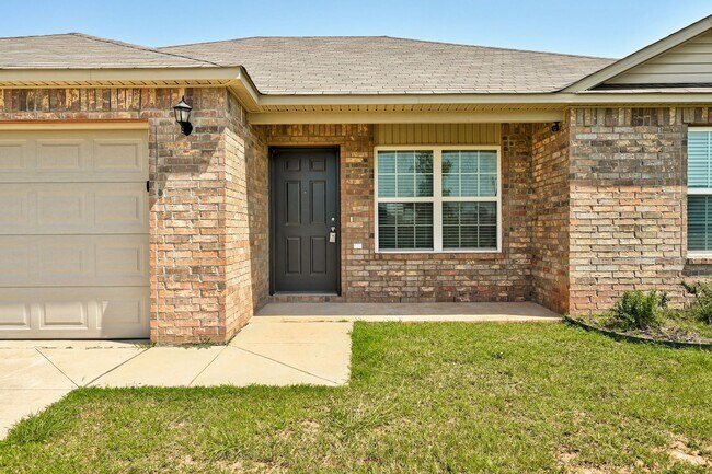 Foto del edificio - Gorgeous 3 Bed 2 Bath in Moore/SE OKC