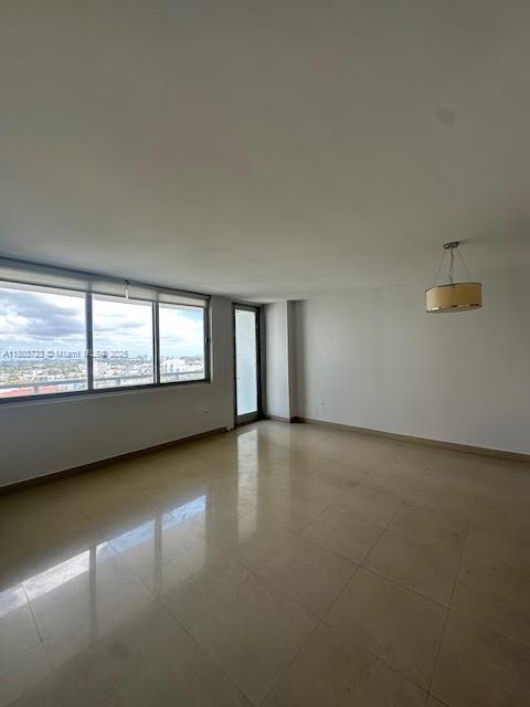 Foto del edificio - 7135 Collins Ave