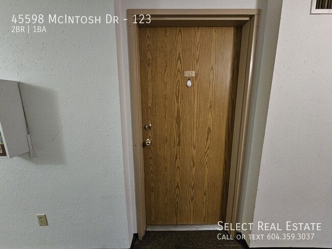 Building Photo - 45598 McIntosh Dr