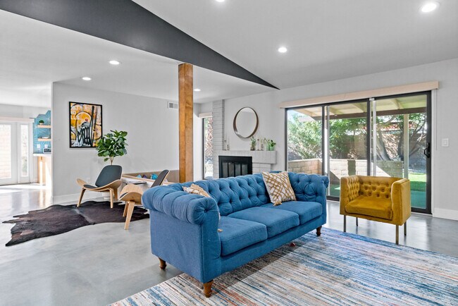 Building Photo - 5335 Pistolera Cir