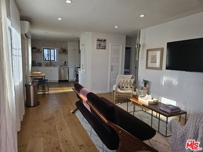 Building Photo - 17 Sunset Ave