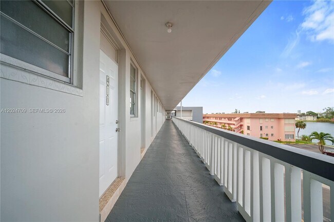 Foto del edificio - 18601 NE 14th Ave