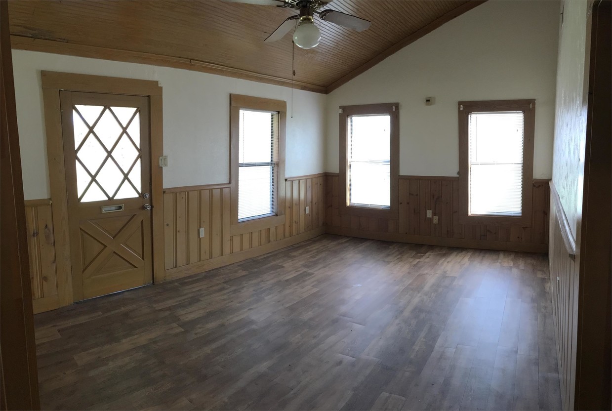 Building Photo - 308 E Wheatland Rd