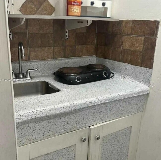 Foto del edificio - 2952 SW 14th St