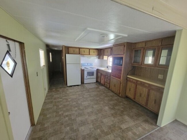 Building Photo - One bedroom One bath - South Lakeland