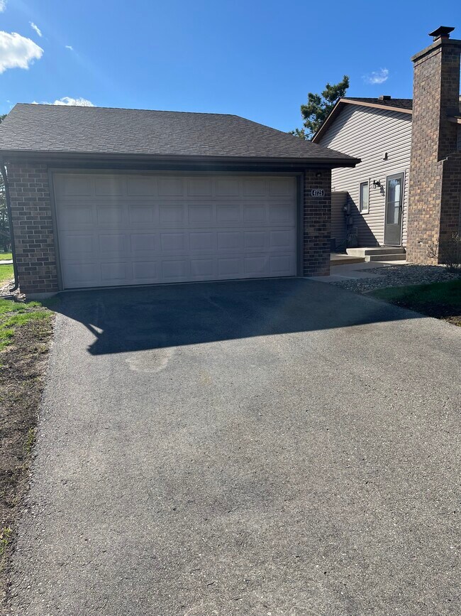 Foto del edificio - 4725 Tana Pt