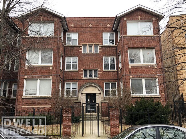 Building Photo - 1250 W Montrose Ave