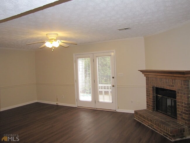 Building Photo - 445 Williamsburg Way