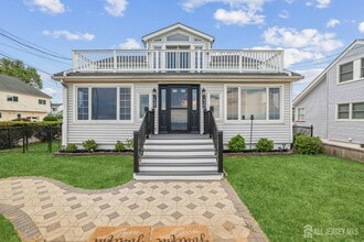 Building Photo - 238 Shoreland Cir