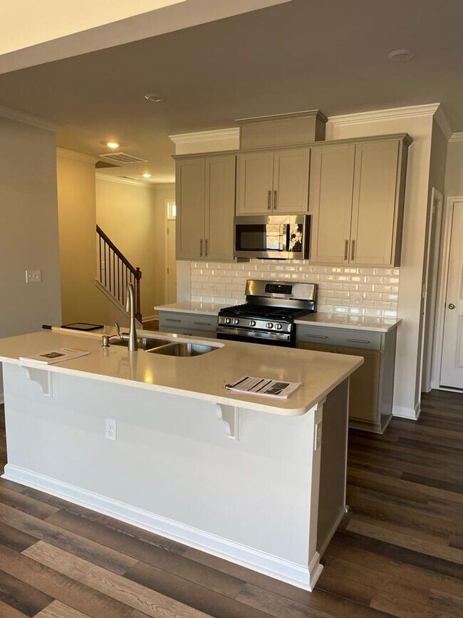Building Photo - **OFFERING REFUNDABLE APPLICATION FEES** Stunning Newly Built 3BD, 2.5BA Raleigh Townhome in an H...
