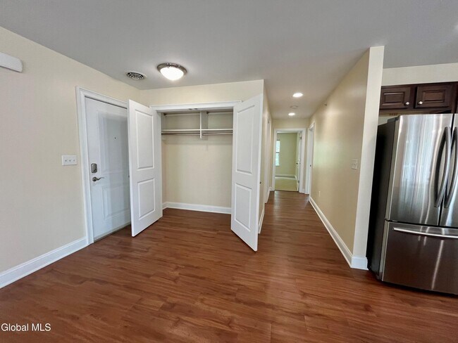 Foto del edificio - 74 Weibel Ave