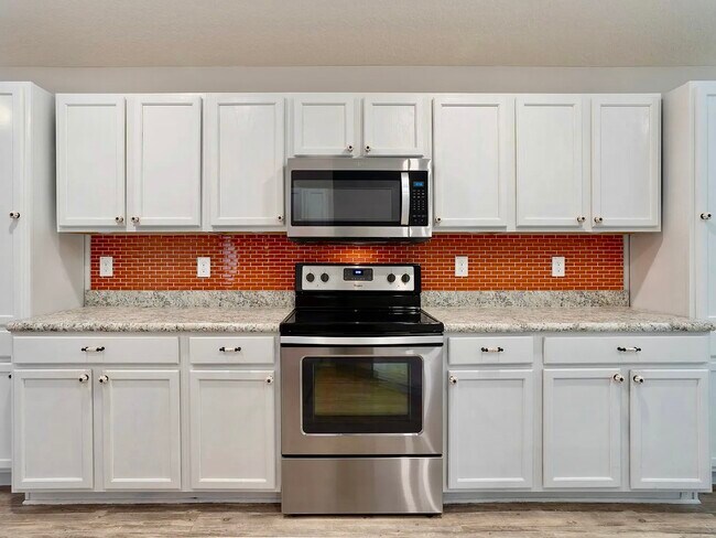 Building Photo - 348 Sandcrest Cir