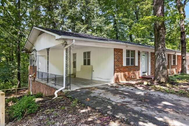 Foto del edificio - 3705 Crestview Pl