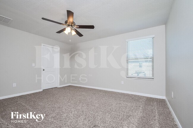 Building Photo - 10237 Carloway Hills Dr