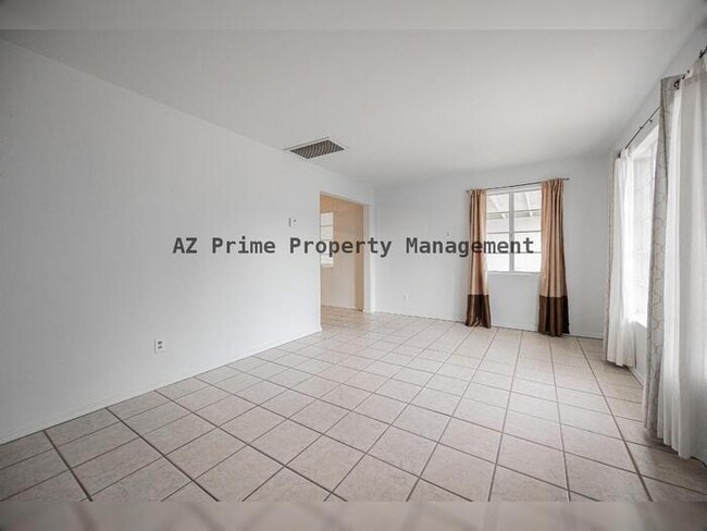 Foto del edificio - 9430 N 11th Pl