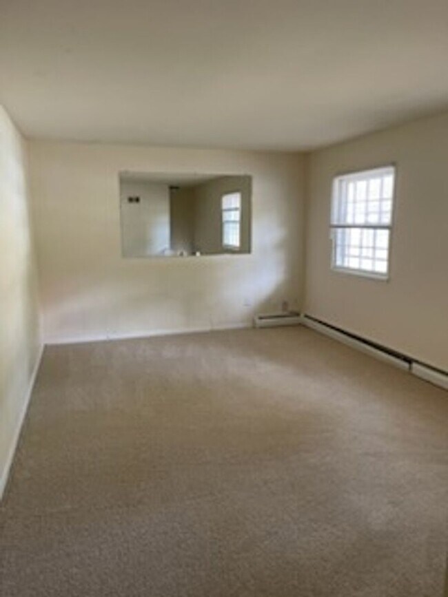 Building Photo - 4249 Glendale Rd