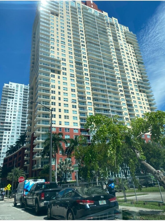 Primary Photo - 1155 Brickell Bay Dr