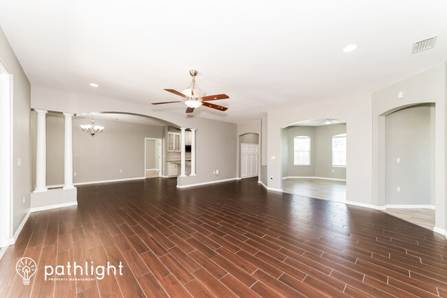 Foto del edificio - 2678 Mather Ln