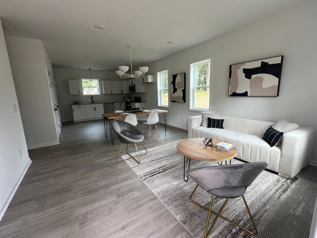 Foto del edificio - 3 Bedroom 2 Bathroom 2025 model house for rent