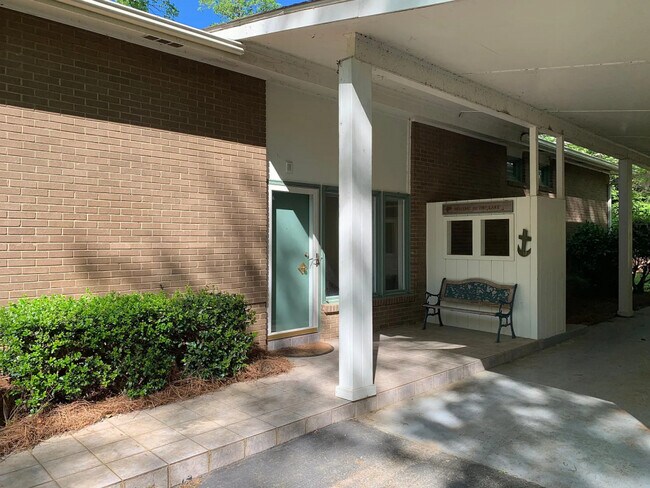Building Photo - 8017 Shore Dr