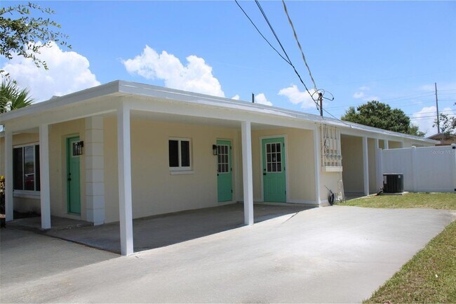 Foto del edificio - 6013 Fortune Pl