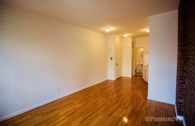 Building Photo - 245 E 77th St
