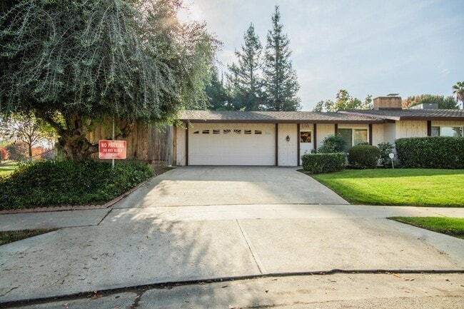 Building Photo - 1365 W Tenaya Way